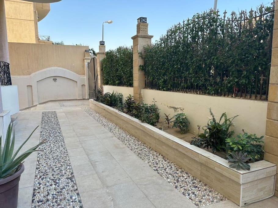 2b With Private Garden *